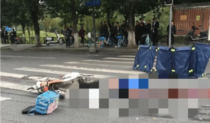 痛心!四川外卖小哥遭泥头车碾压身亡,现场血肉模糊