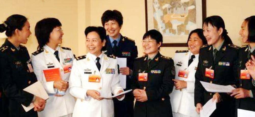 军中第一位女中将,94年她家成为全球最高军衔家庭,丈夫是上将!