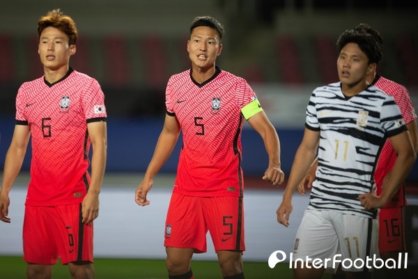 球迷吐槽韩国男足新球衣粉红色骚气是尴尬金色号码晃瞎眼睛