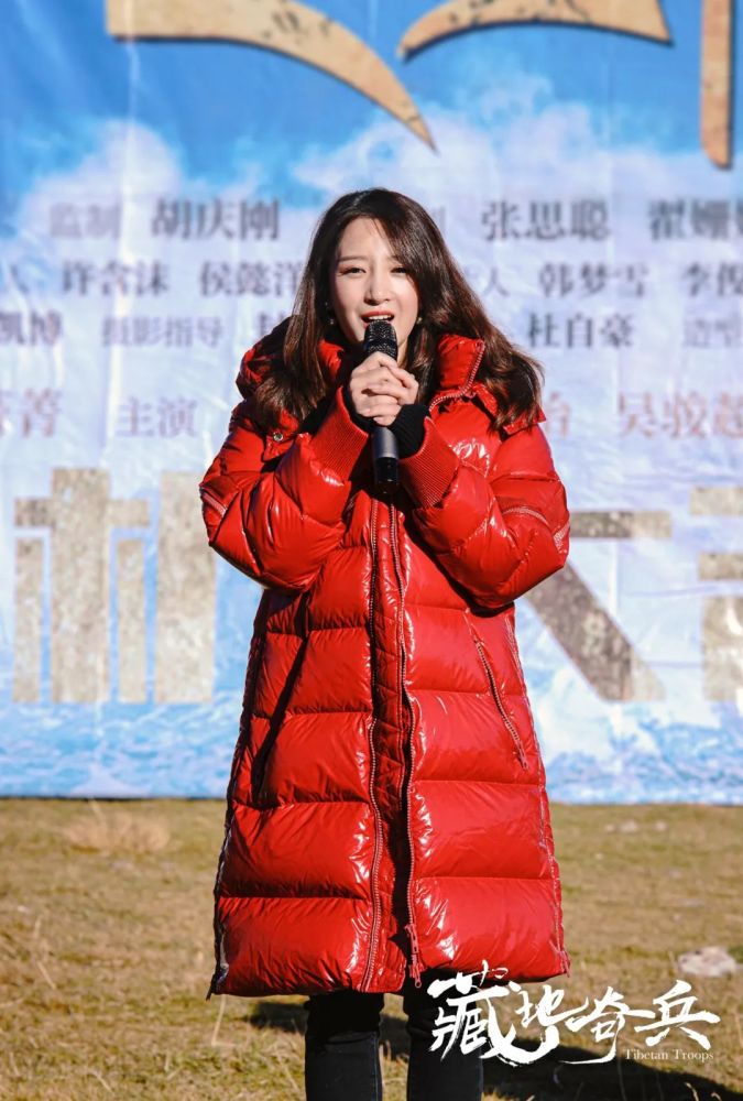 拉近沃星影业出品,秦岚担任出品人兼艺术总监,张楚晗总制片人,张著麟