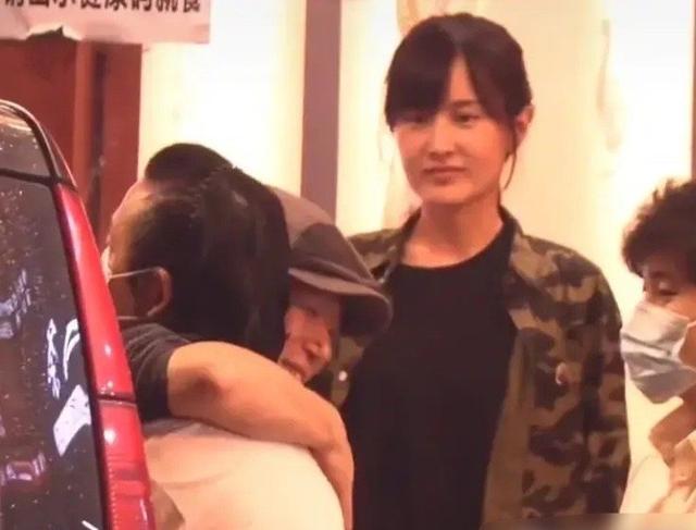 潘粤明和尹姝贻聚餐,身材发福显油腻,和绯闻女友恋爱长跑多年