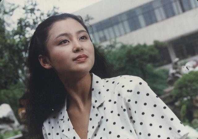 陈红早年一组剧照曝光,21岁的年龄真是美得令人惊叹!