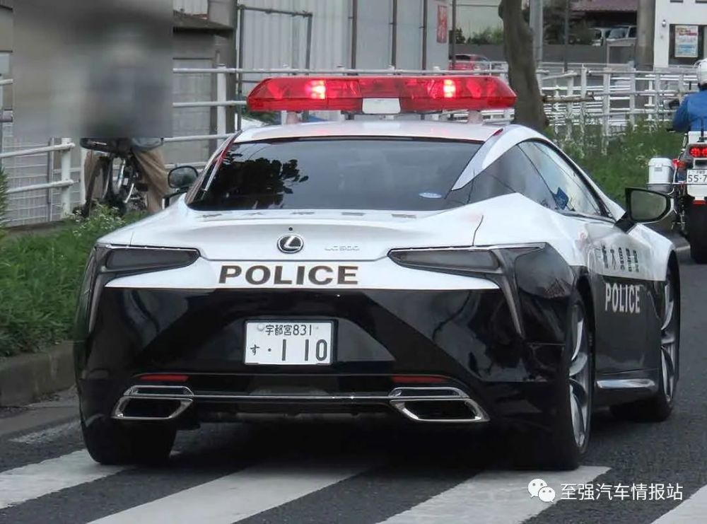 日本高性能警车再添猛员!雷克萨斯 lc500 入列