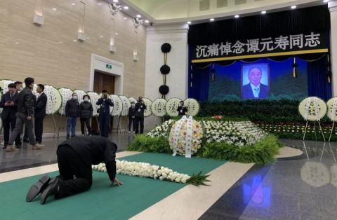 10月15日,京剧泰斗谭元寿先生遗体告别仪式在北京八宝山公墓举行.