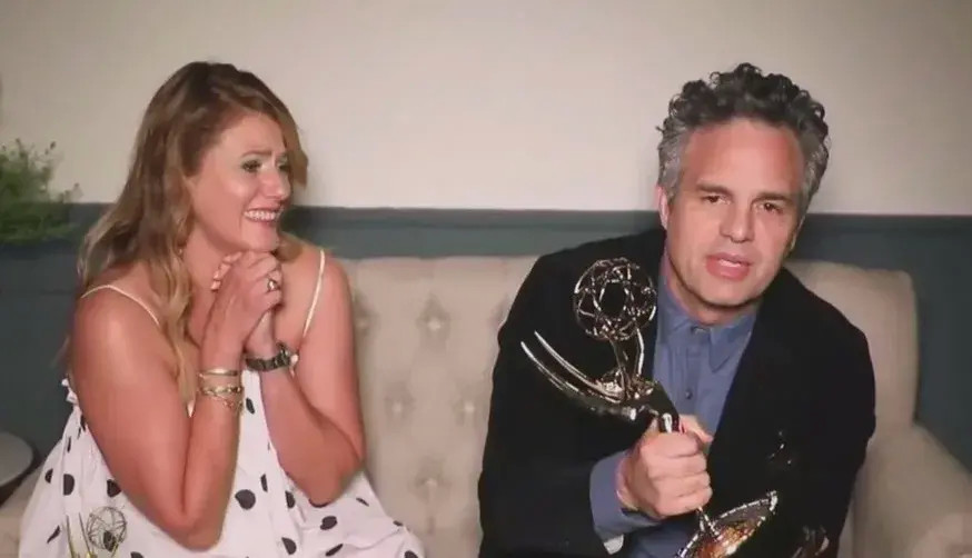 几日前,艾美奖出炉,马克·鲁法洛(mark ruffalo)凭《我知道这是真的》