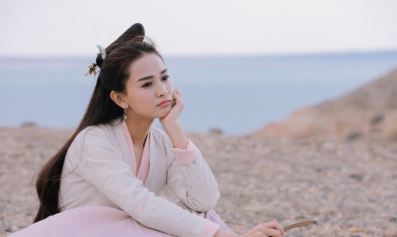 美女海铃海边古装潇洒电视剧照清新唯美户外写真