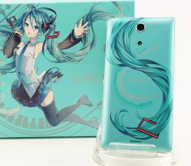 当然索尼非常有好看的设计,xperia a so-04e 初音未来联名版,连盒子都