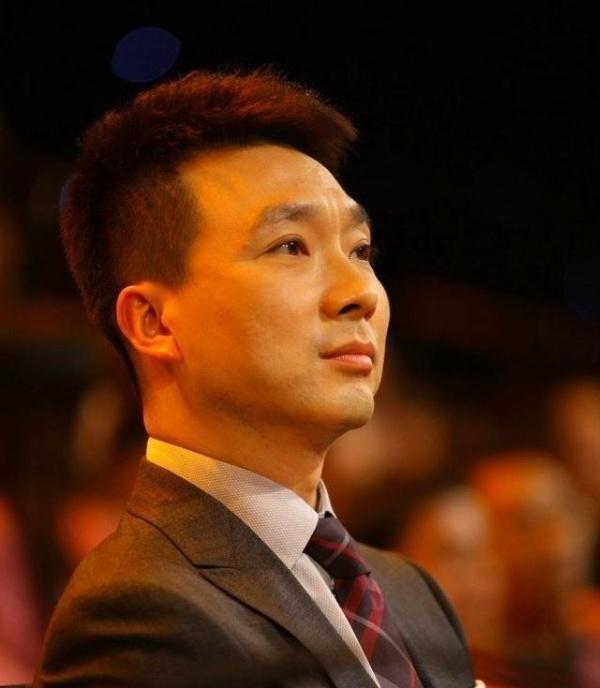 央视一哥康辉:父亲多次奔波求来大学名额,膝下无子父母遗憾而终