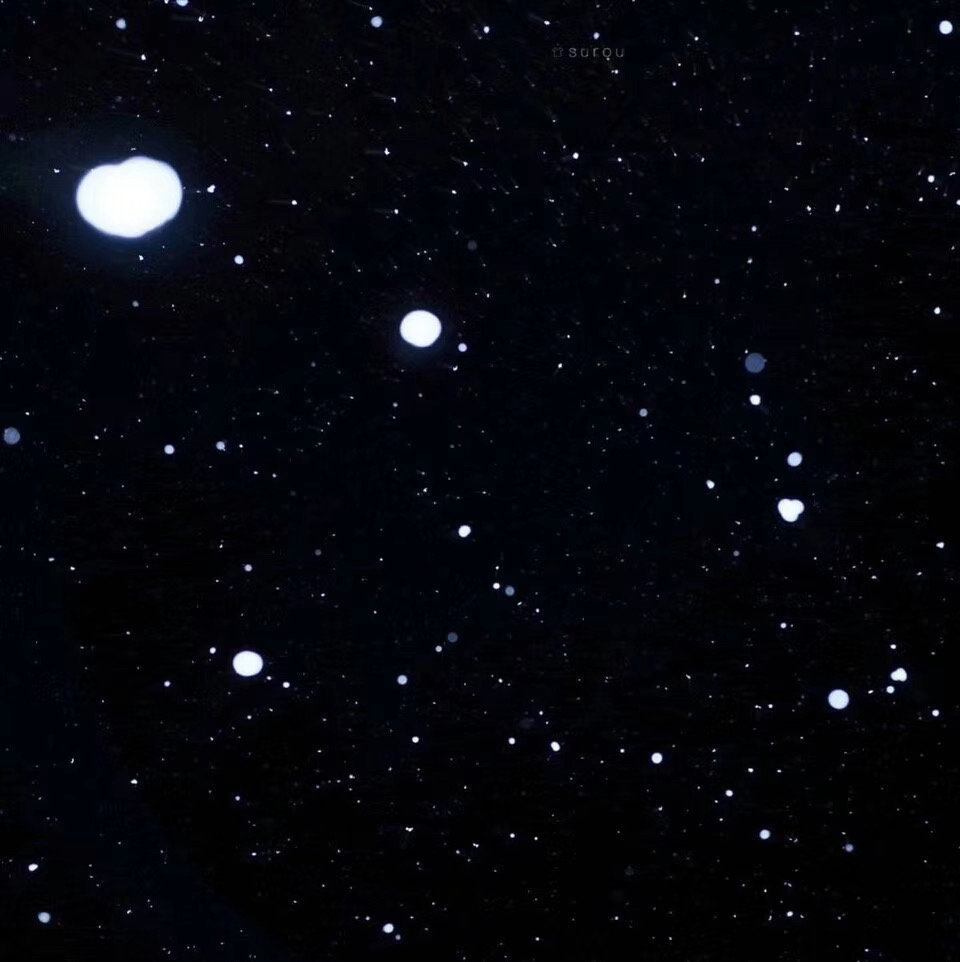 黑色系背景图Ⅰ女生缺乏安全感的表现
