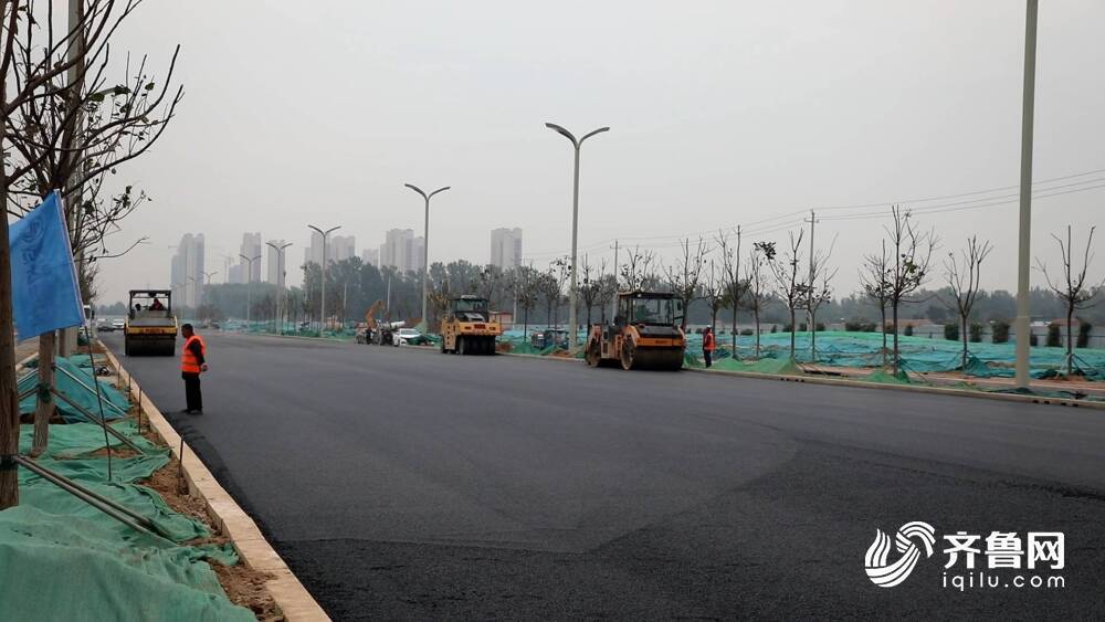 聊城一中新校周边道路涉及三条道路,分别为弘山路,清泽路,松桂大街,总