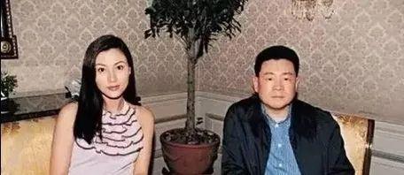 甘比儿子:长相帅气似翻版刘銮雄,大刘一生都在为他们母子打工