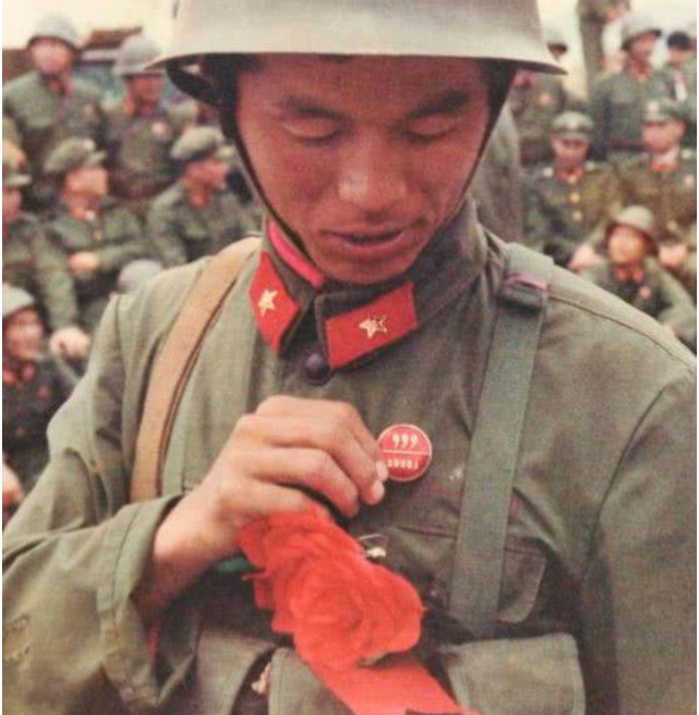 老山第一兵邢志强在猫耳洞坚守117天不敢多吃饭怕上厕所