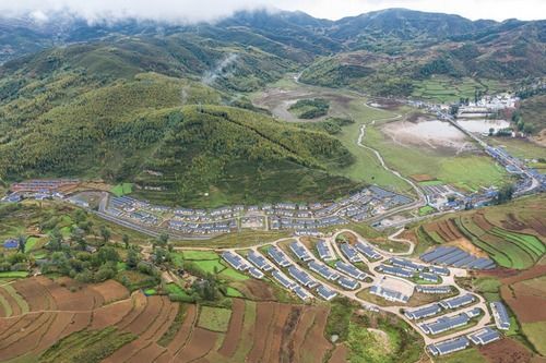 鸟瞰大凉山腹地昭觉县