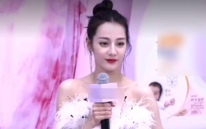 迪丽热巴直播被随手截图,失去精修保护后,这颜值我没眼花吧?