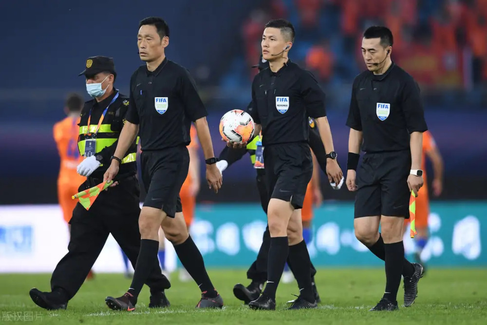 中国足球裁判说了算?