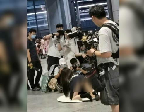 女大学生漫展真空上阵,撩裙拍照被起诉,自称没穿内裤是习惯