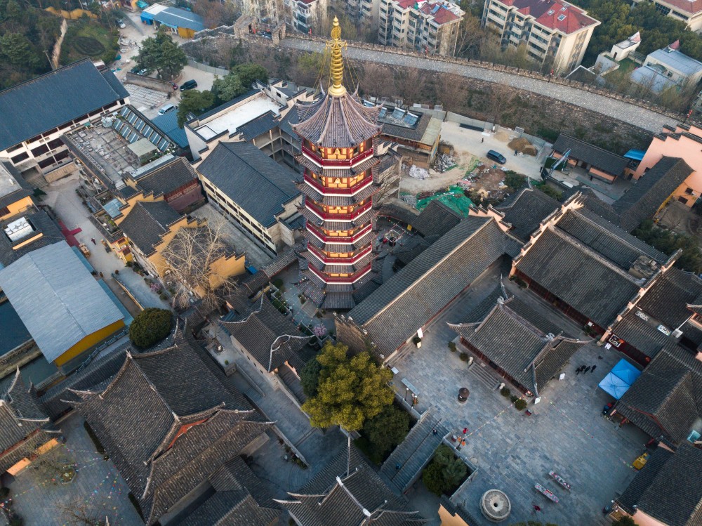 南朝四百八十寺之首至今屹立于南京市区还为雷峰塔当过替身