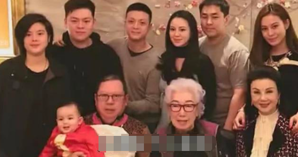 谢玲玲婚后先后生下了5个子女,就是林孝贤,林恬儿,林心儿,林孝能,林