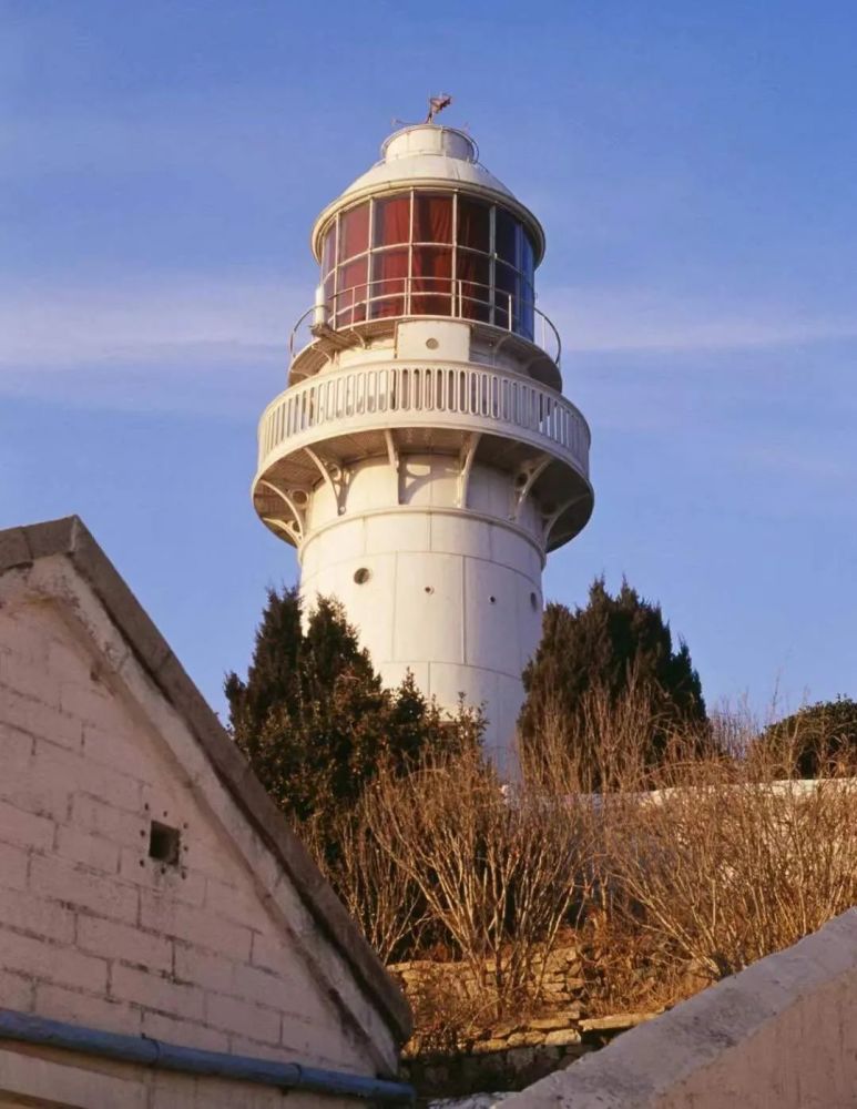 大连旅顺,始建于清末的老铁山灯塔.摄影/走遍东北亚