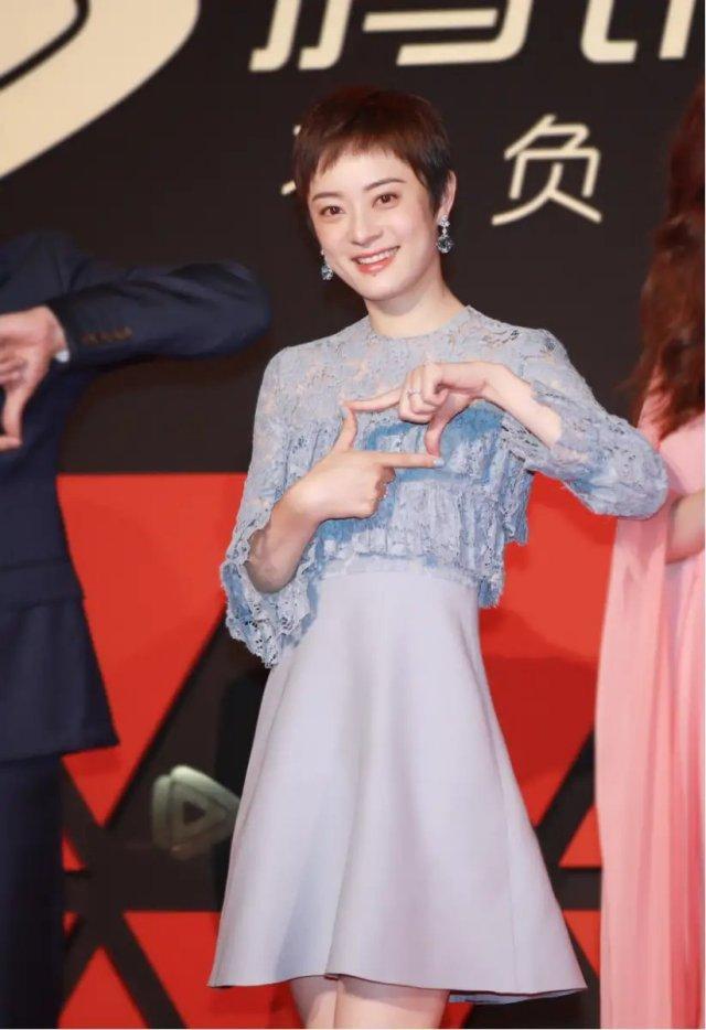 孙俪颜值真没得挑,这么短的"狗啃刘海"也能驾驭,短发就服她