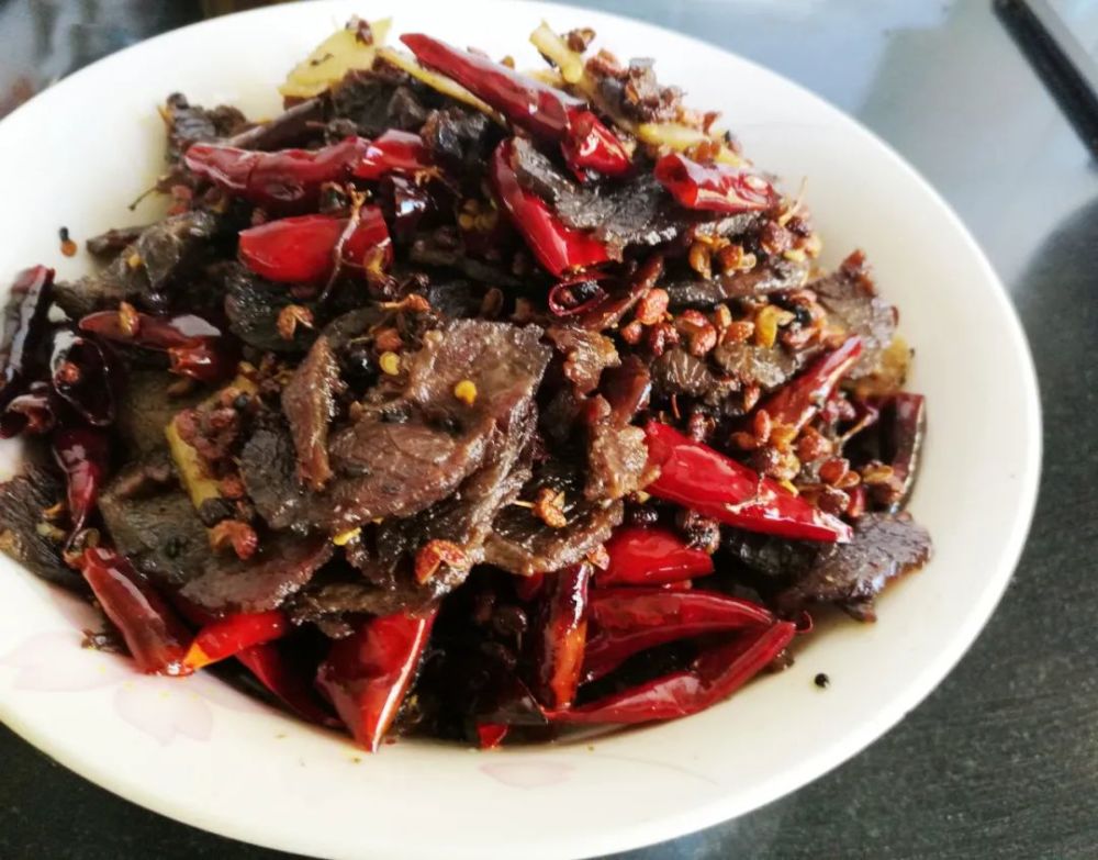 正宗的麻辣牛肉干这样做,麻辣鲜香,保存几个月都不会变质!