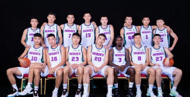 山东男篮全家福出炉,陶汉林c位哈里斯就位,只待哈德森