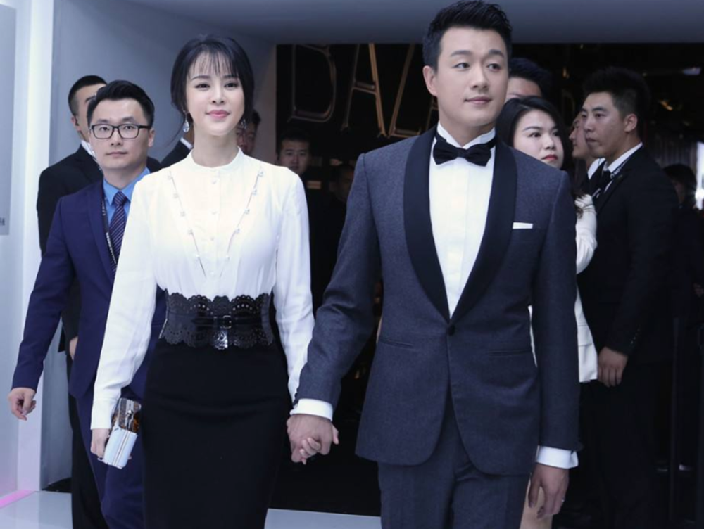 不仅如此,曾经在综艺节目中,佟大为的豪宅也被曝光了.
