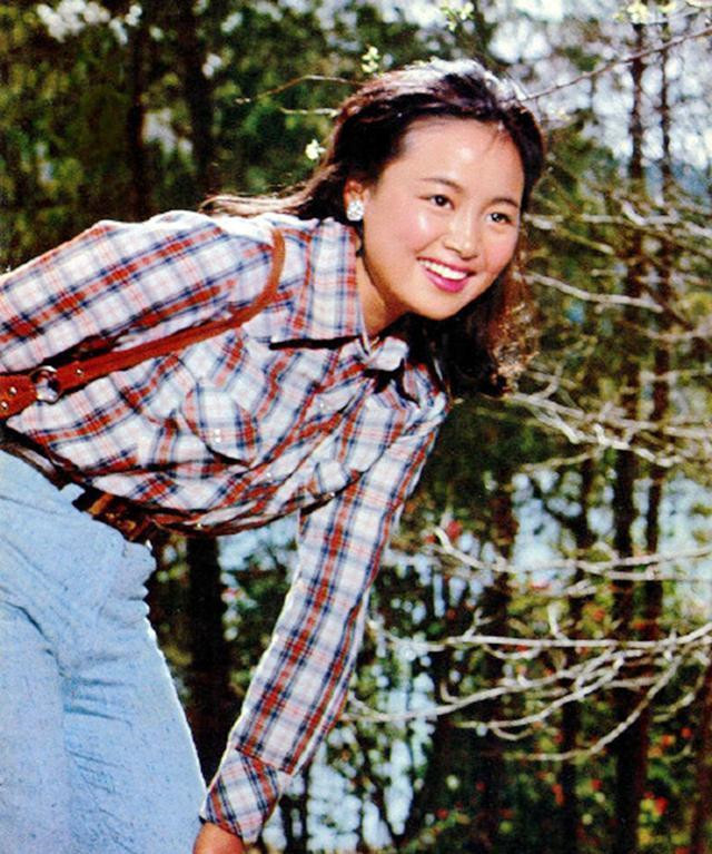 63岁张瑜,《庐山恋》女主角,与郭凯敏王心刚演情侣,如今独身