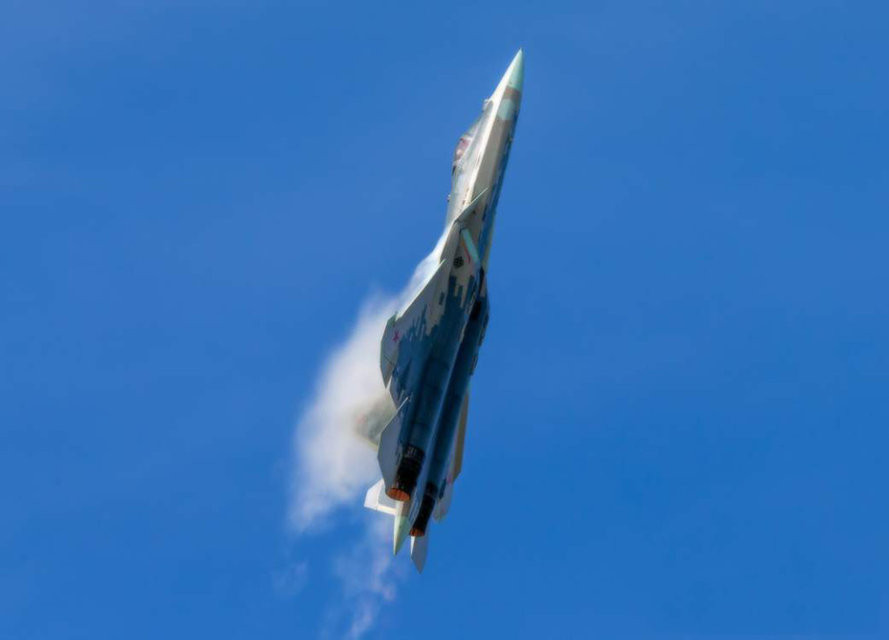苏57机动模式被模仿,f22空中进行"落叶飘,美国想表达什么?