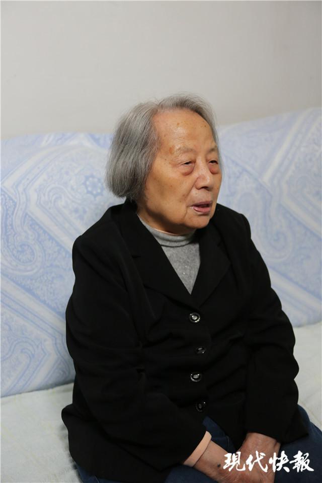 出人口述_我出床你出人表情包(2)