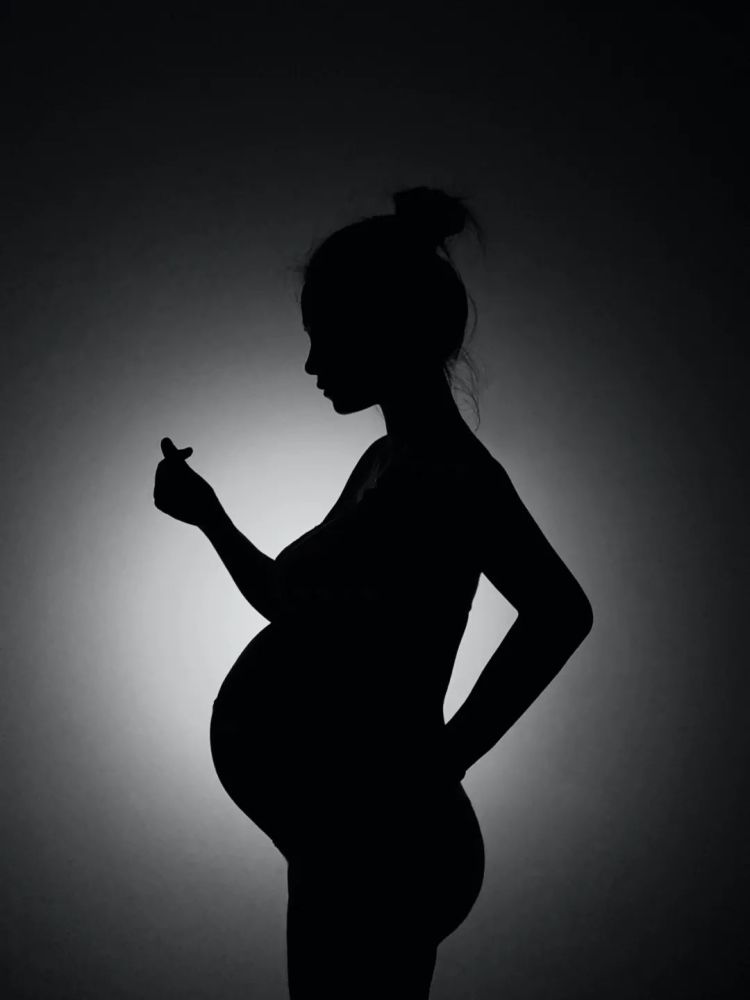 【分享|创意孕妇照】在家如何用手机拍孕妇照剪影