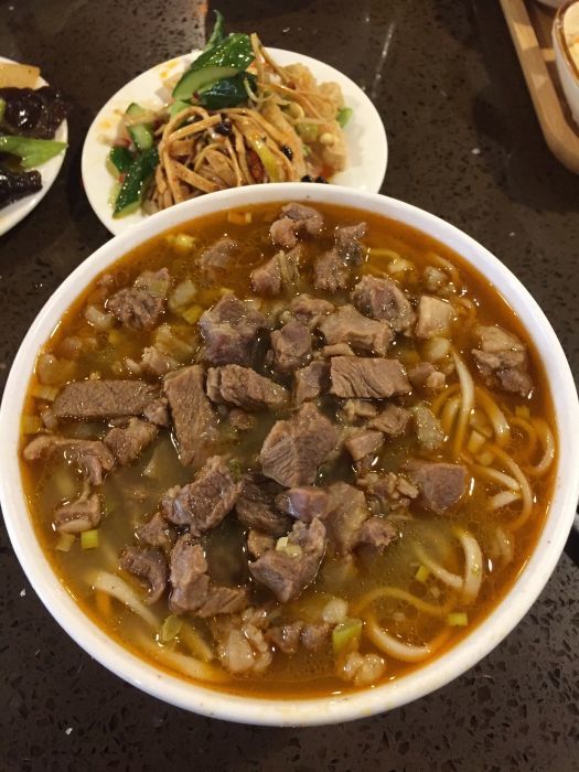 到陕西的陕北榆林必须要吃号称"陕北第一碗面"的四十里铺羊肉面