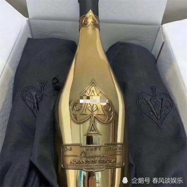 王思聪夜店与美女互动,豪开200瓶黑桃a,庆祝稳居胡润