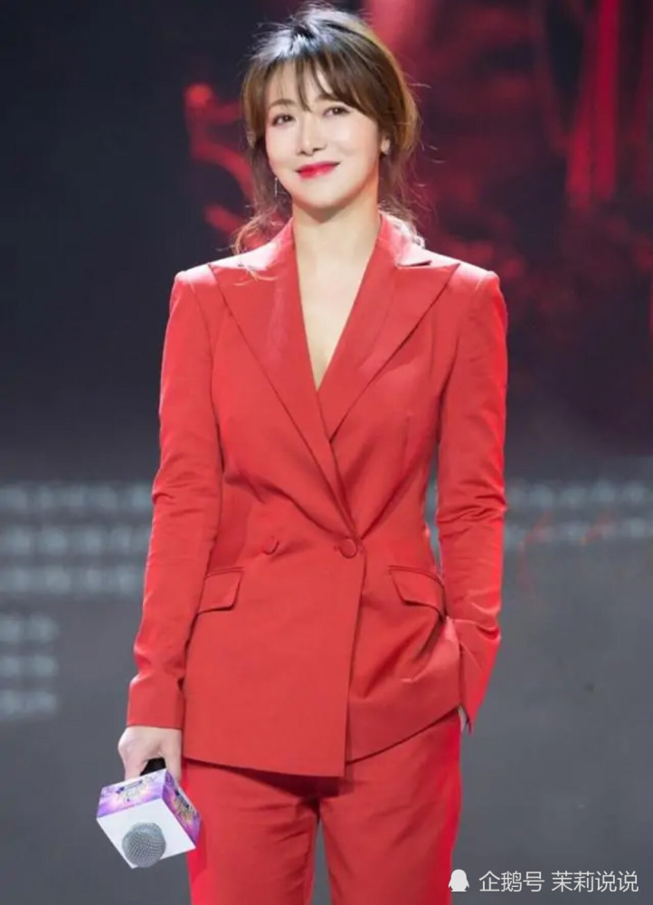 身穿红色西装的女明星,杨颖娄艺潇宋茜胡冰卿,你被谁给迷住了?