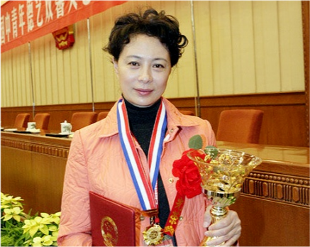 依然是气质女神,丈夫身份显赫却低调|小刘佳|任长霞|黑龙江|戈壁母亲