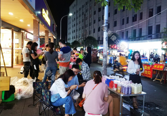 探访长沙的大学城小吃街,这里不只是美食街,还有更多意想不到的