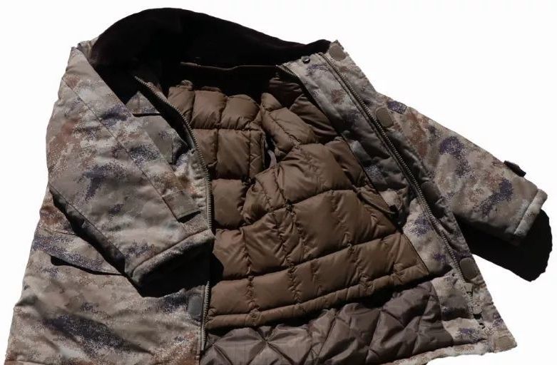图注:我军边防士兵防寒服装