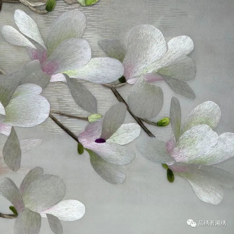 鱼戏琼花鲤鱼聚八仙蝴蝶花昙花手工刺绣品绣者办公室湘绣