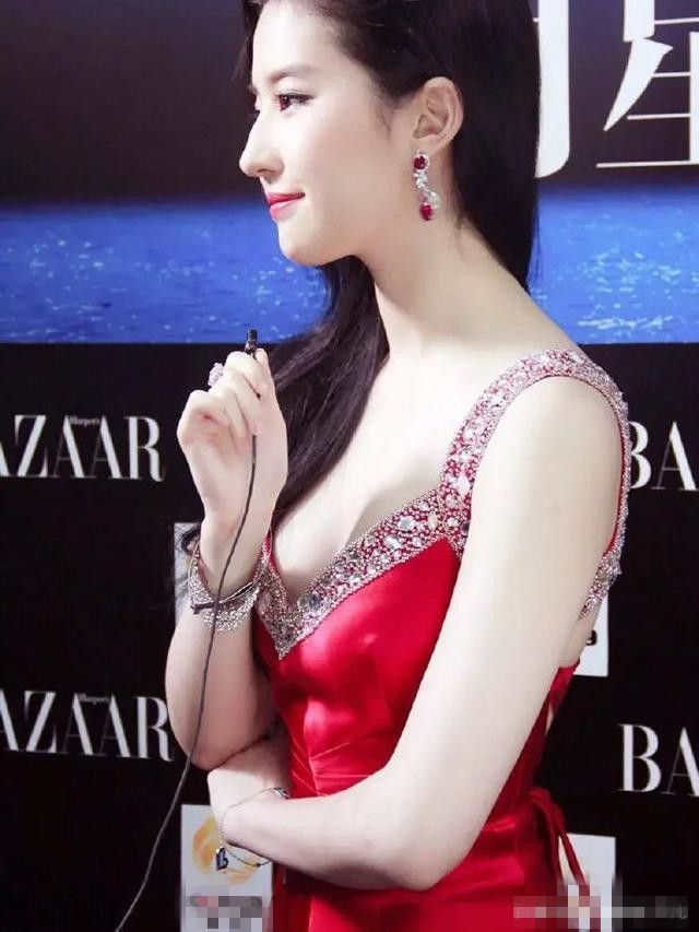 刘亦菲穿红色深v长裙性感又迷人网友神仙姐姐可仙可女人