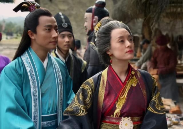 后来秦宫出现了一个很像黄歇的少年,他成为了芈月身边的臣子,她也得到