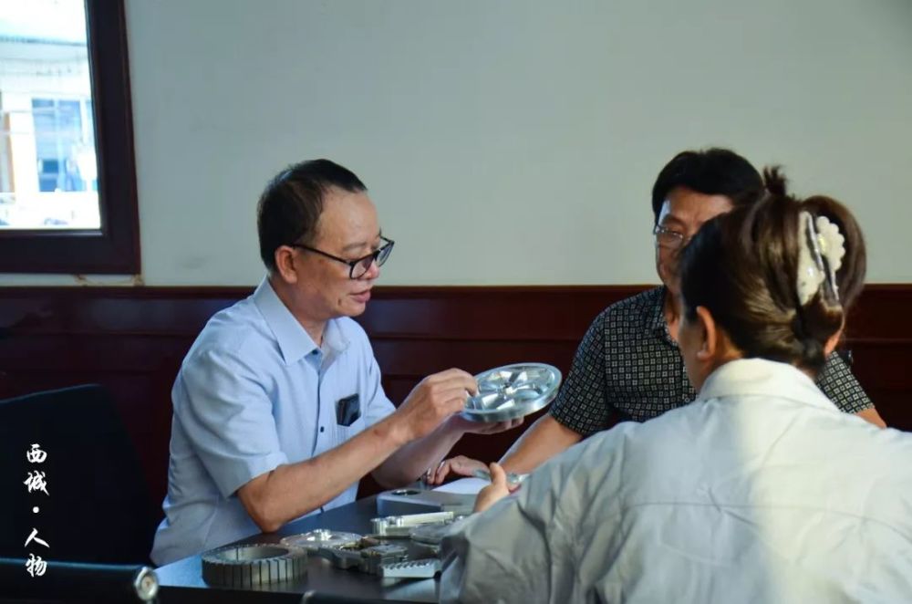 三叶集团董事长_你的名字三叶图片