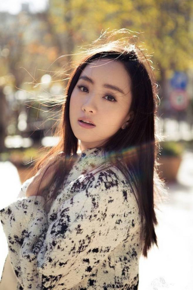 内地女演员杨蓉,文静大气,时尚靓丽