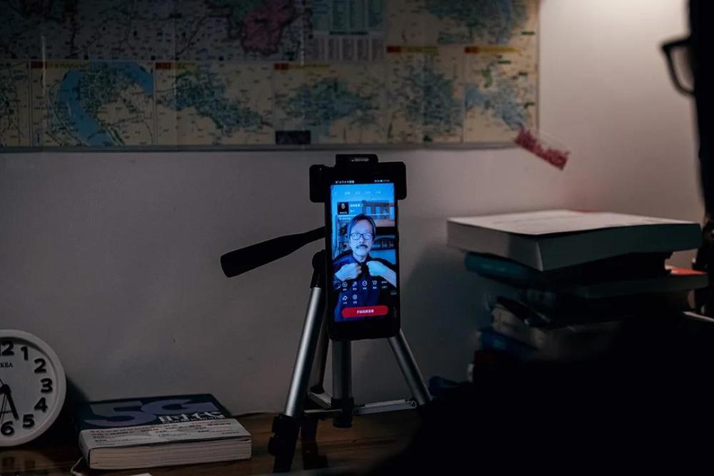 57岁重庆富豪破产做直播，曾身家5亿