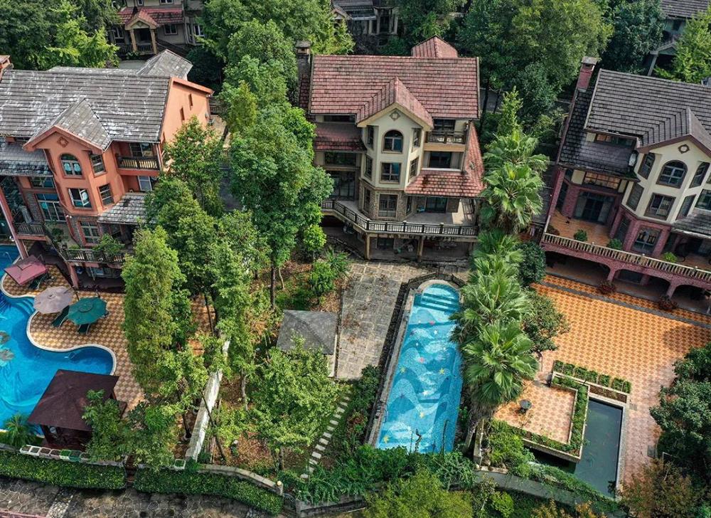 57岁重庆富豪破产做直播，曾身家5亿