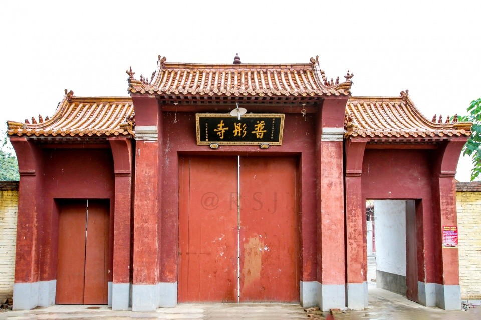 普彤寺两座塔年龄相差1937年:一座建于公元67年,一座建于2004年