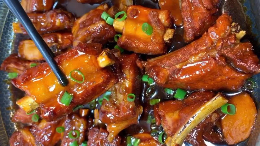 家常版红烧排骨的做法,咸香入味酥烂诱人,大人孩子都喜欢吃
