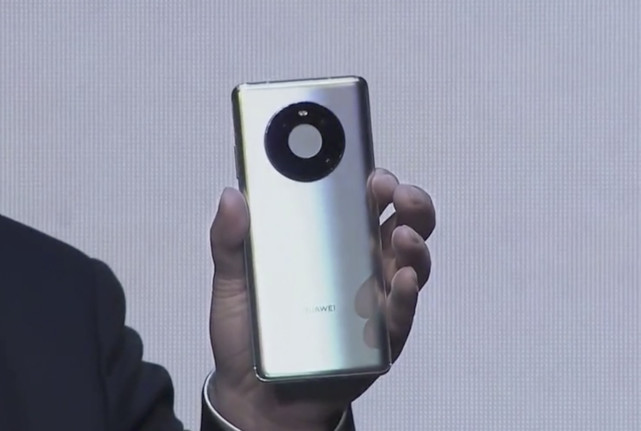 华为正式发布Mate40系列手机 采用圆形镜头模组设计