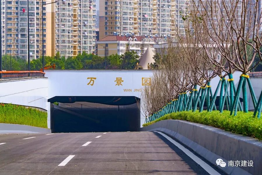 今年9月开始施工的草场门大街节点隧道,清凉门大街节点隧道正在加紧