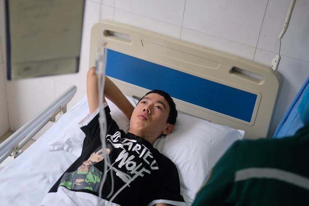 "医生跟张添乐的母亲余建英说"有药可以治,但费用你们怕是承受不起