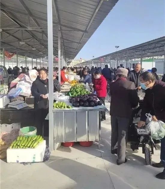 批准了将果园大集在原址上进行标准化改造的方案,谢家庄村委会按照区